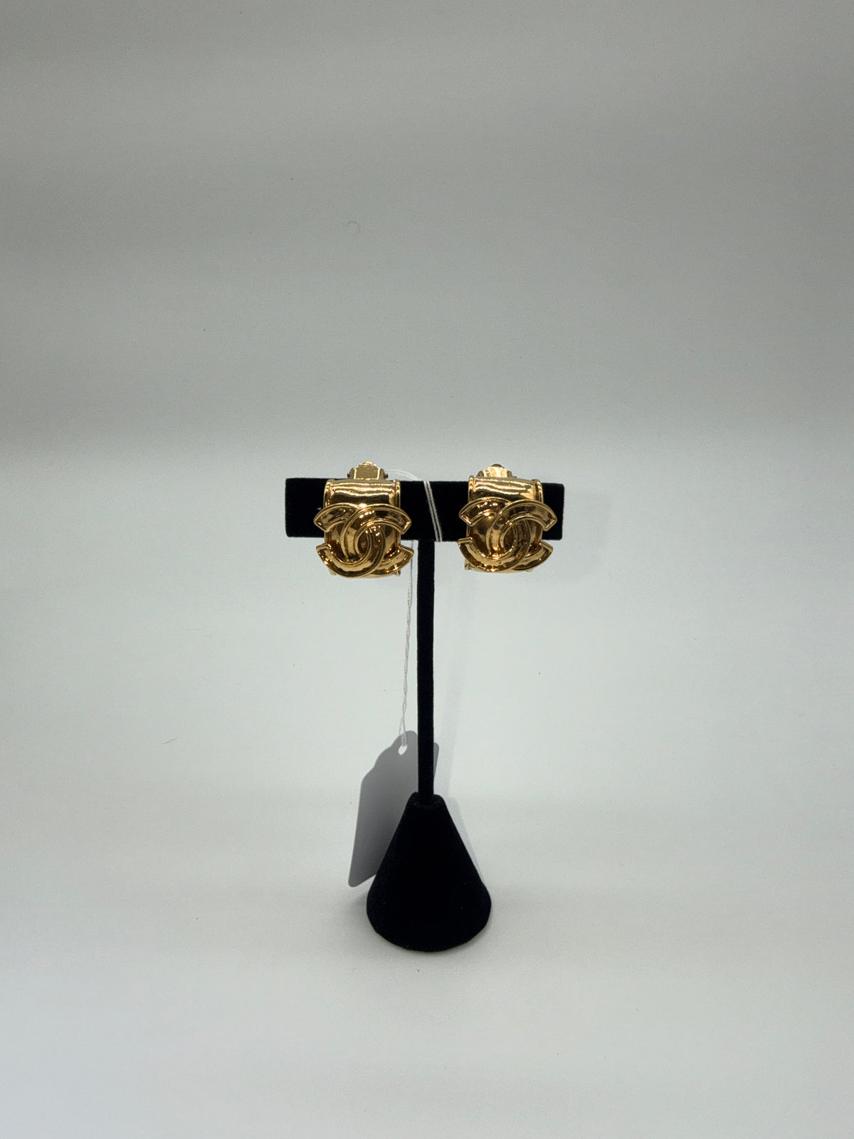Chanel earring gold