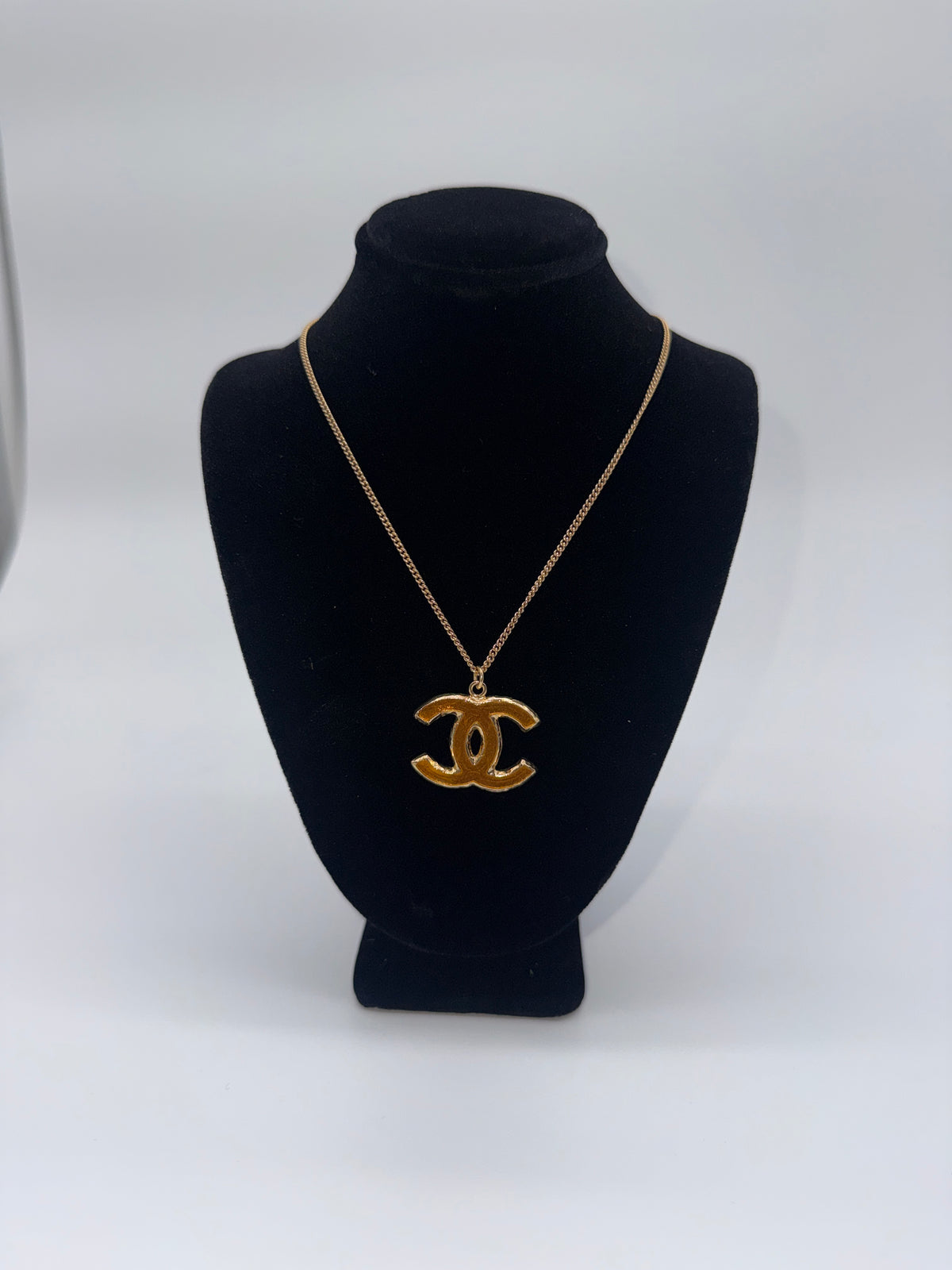 Chanel necklace gold neck